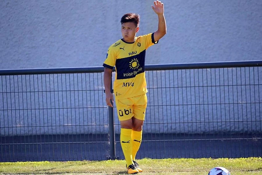 Quang Hải trong màu áo Pau FC rất mong được về khoác áo đội tuyển Việt Nam đá AFF Cup. Ảnh: PFC Quang Hải trong màu áo Pau FC rất mong được về khoác áo đội tuyển Việt Nam đá AFF Cup. Ảnh: PFC