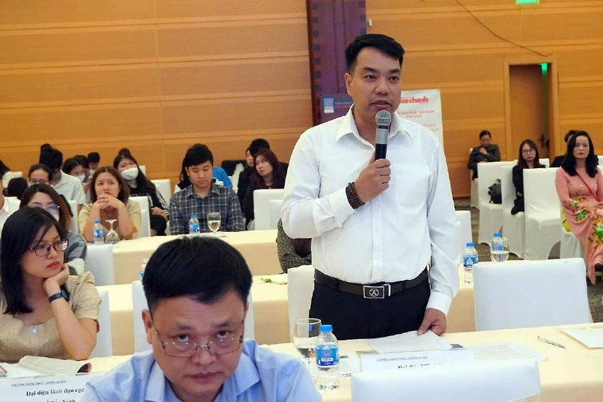 Đại diện các doanh nghiệp phát biểu tại Diễn đàn Thuế - hải quan ngày 19-10. Ảnh: CL