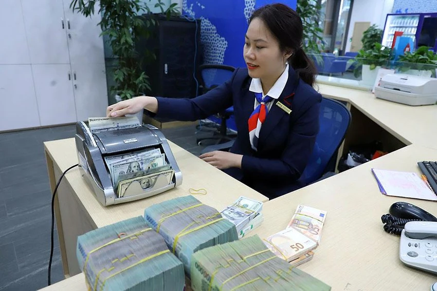 Cục Dự trữ Liên bang Mỹ liên tục tăng lãi suất khiến đồng USD tiếp tục tăng giá, gây áp lực lên tỉ giá và lãi suất. Ảnh: TL Cục Dự trữ Liên bang Mỹ liên tục tăng lãi suất khiến đồng USD tiếp tục tăng giá, gây áp lực lên tỉ giá và lãi suất. Ảnh: TL