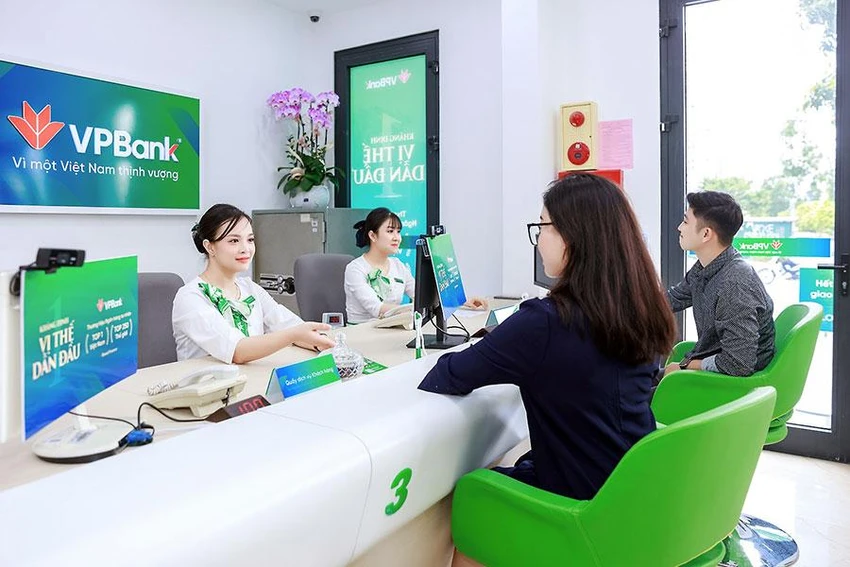 Hiện nay, một số ngân hàng đang cố gắng chủ động giữ ổn định lãi suất để hỗ trợ doanh nghiệp. Ảnh: TL