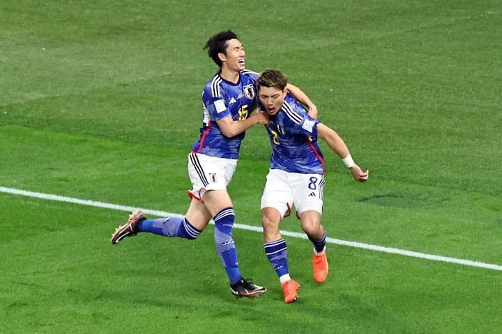Ritsu Doan gỡ hòa 1-1 cho Nhật Bản, mở đầu cơn địa chấn thứ hai ở châu Á. Ảnh: REUTERS