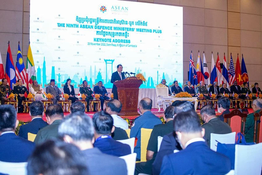 Thủ tướng Campuchia Hun Sen phát biểu tại Hội nghị bộ trưởng Quốc phòng các nước ASEAN mở rộng (ADMM+) ngày 23-11. Ảnh: VĂN PHÒNG CHÍNH PHỦ CAMPUCHIA Thủ tướng Campuchia Hun Sen phát biểu tại Hội nghị bộ trưởng Quốc phòng các nước ASEAN mở rộng (ADMM+) ngày 23-11. Ảnh: VĂN PHÒNG CHÍNH PHỦ CAMPUCHIA