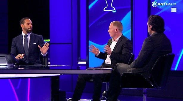 Rio Ferdinand (trái) trong vai trò bình luận viên nói rằng rất hào hứng khi những đội yếu đã thắng những đội mạnh. Ảnh: GETTY IMAGES
