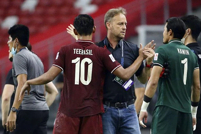 HLV Polking dẫn dắt Thái Lan thiếu rất nhiều cầu thủ từng vô địch AFF Cup 2021. Ảnh: SIAM HLV Polking dẫn dắt Thái Lan thiếu rất nhiều cầu thủ từng vô địch AFF Cup 2021. Ảnh: SIAM
