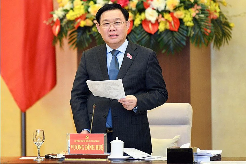 Chủ tịch Quốc hội Vương Đình Huệ phát biểu mở đầu buổi làm việc. Chủ tịch Quốc hội Vương Đình Huệ phát biểu mở đầu buổi làm việc.