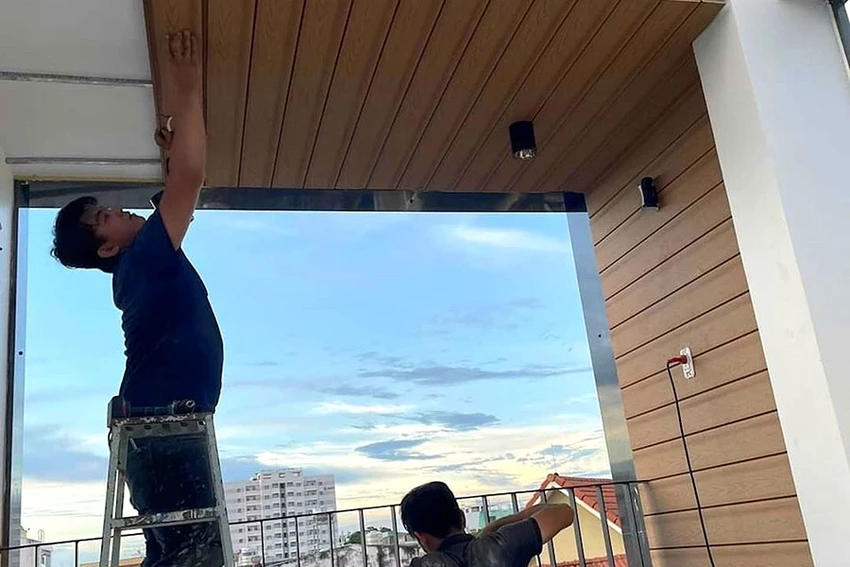 Việc sửa chữa nhà chung cư phải tuân thủ quy định về thi công, sửa chữa trong nội quy của nhà chung cư. Ảnh minh họa: Q.HUY Việc sửa chữa nhà chung cư phải tuân thủ quy định về thi công, sửa chữa trong nội quy của nhà chung cư. Ảnh minh họa: Q.HUY