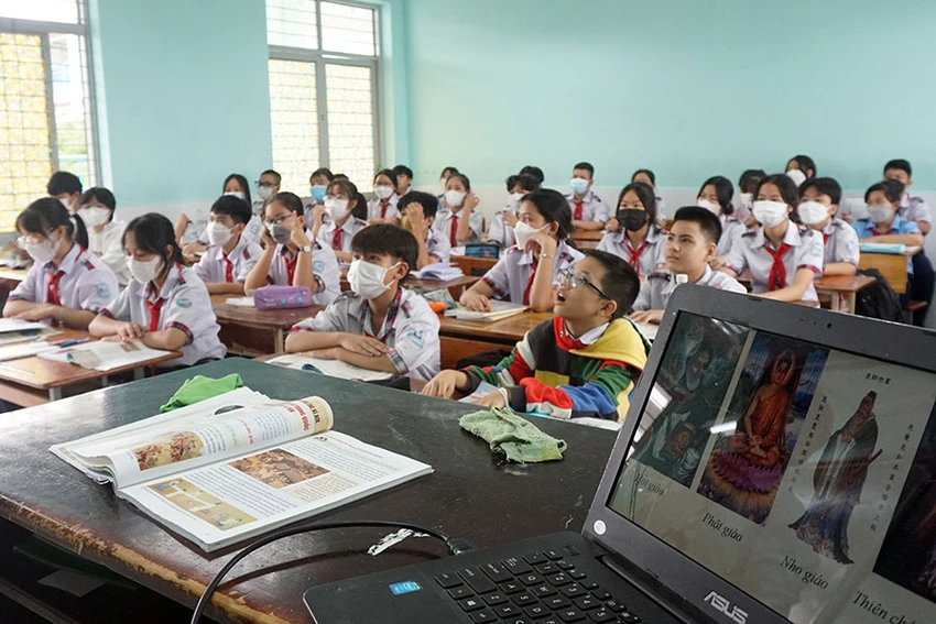Học sinh Trường THCS Lý Tự Trọng, quận Gò Vấp trong giờ học môn lịch sử và địa lý. Ảnh: NGUYỄN QUYÊN Học sinh Trường THCS Lý Tự Trọng, quận Gò Vấp trong giờ học môn lịch sử và địa lý. Ảnh: NGUYỄN QUYÊN