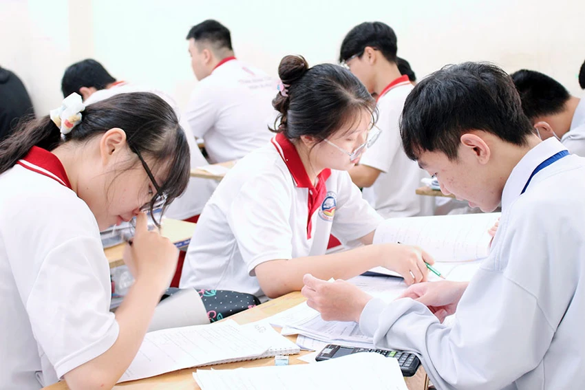Một tiết học của học sinh lớp 12 Trường THPT Trần Nhân Tông, quận Bình Tân. Ảnh: TRẦN MINH