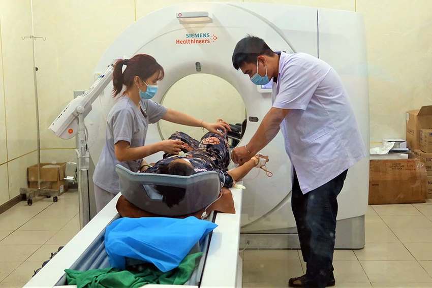 Bệnh nhân chụp CT scan tại BV Lê Văn Thịnh. Ảnh: THẢO PHƯƠNG