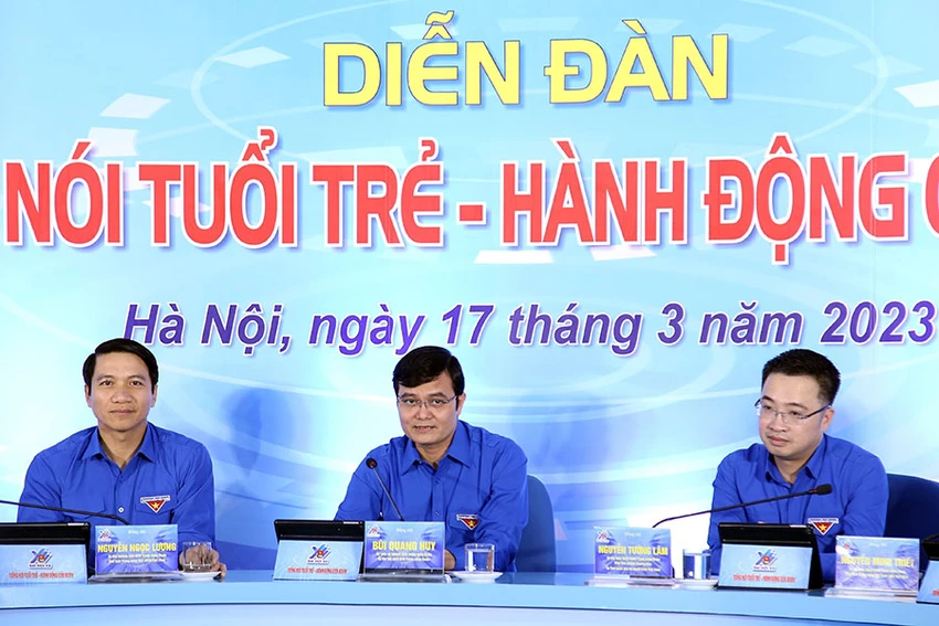 Đại diện ban tổ chức trả lời câu hỏi của các đoàn viên, thanh niên. Ảnh: VT Đại diện ban tổ chức trả lời câu hỏi của các đoàn viên, thanh niên. Ảnh: VT