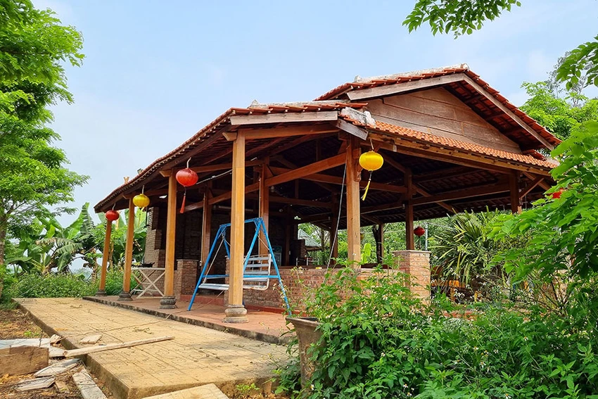 Các công trình trên đất chưa có giấy chứng nhận và ông Ninh giải thích là trang trại kiểu mẫu. Ảnh: THANH NHẬT Các công trình trên đất chưa có giấy chứng nhận và ông Ninh giải thích là trang trại kiểu mẫu. Ảnh: THANH NHẬT