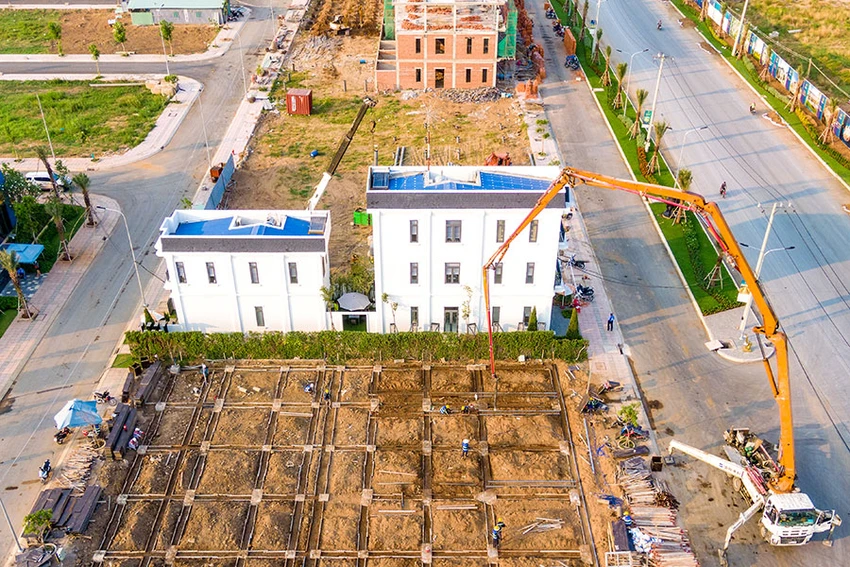 Người mua nhà ở hình thành trong tương lai cần có thêm các công cụ để bảo vệ quyền lợi chính đáng. Ảnh minh họa: Q.HUY