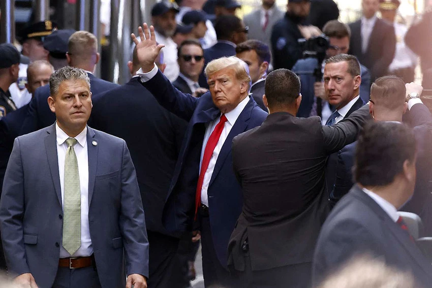 Cựu Tổng thống Mỹ Donald Trump xuất hiện trước Tòa Hình sự quận Manhattan, TP New York (Mỹ) ngày 4-4. Ảnh: AP Cựu Tổng thống Mỹ Donald Trump xuất hiện trước Tòa Hình sự quận Manhattan, TP New York (Mỹ) ngày 4-4. Ảnh: AP