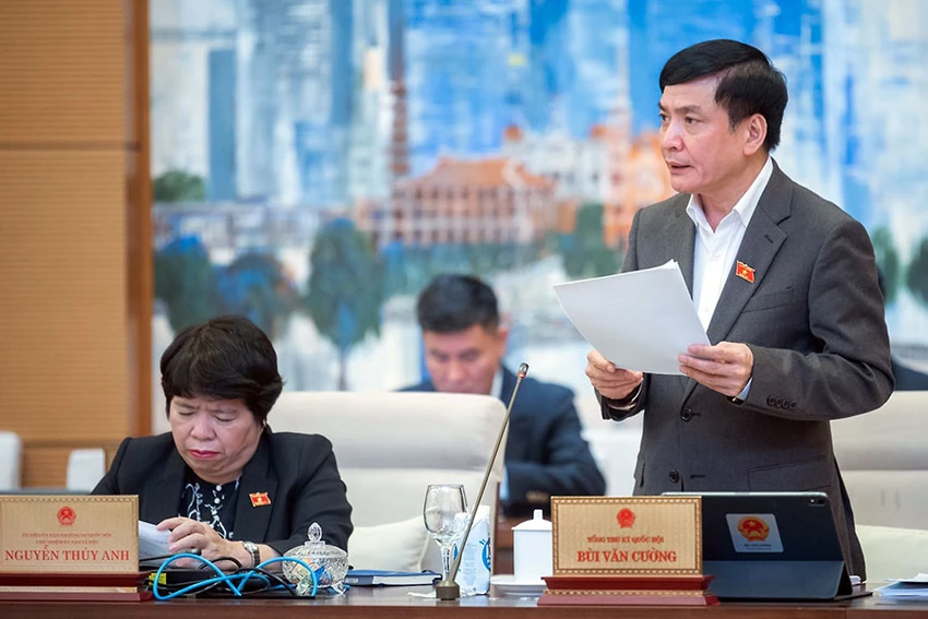Tổng thư ký Quốc hội Bùi Văn Cường: “Có văn bản dưới luật ban hành chậm hơn tám năm”. Ảnh: quochoi.vn