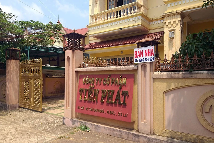 Công ty CP Tiến Phát rao bán nhà trả nợ. Ảnh: VŨ LONG Công ty CP Tiến Phát rao bán nhà trả nợ. Ảnh: VŨ LONG