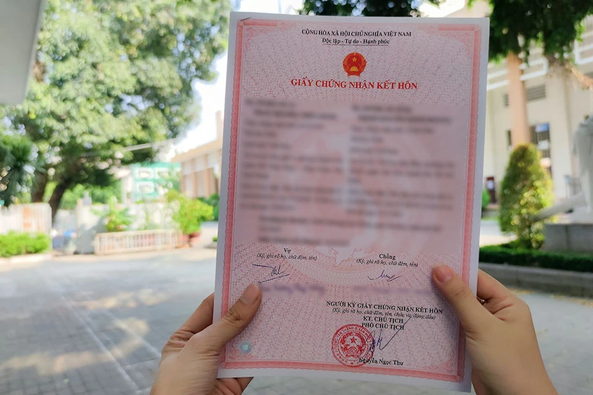 Đăng ký kết hôn online sẽ tiết kiệm thời gian xác nhận tình trạng hôn nhân cho người dân. Ảnh minh họa: MINH HOÀNG Đăng ký kết hôn online sẽ tiết kiệm thời gian xác nhận tình trạng hôn nhân cho người dân. Ảnh minh họa: MINH HOÀNG