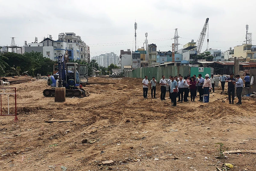 Thường trực HĐND TP giám sát dự án Trung tâm Y tế dự phòng quận 6. Ảnh: KC Thường trực HĐND TP giám sát dự án Trung tâm Y tế dự phòng quận 6. Ảnh: KC