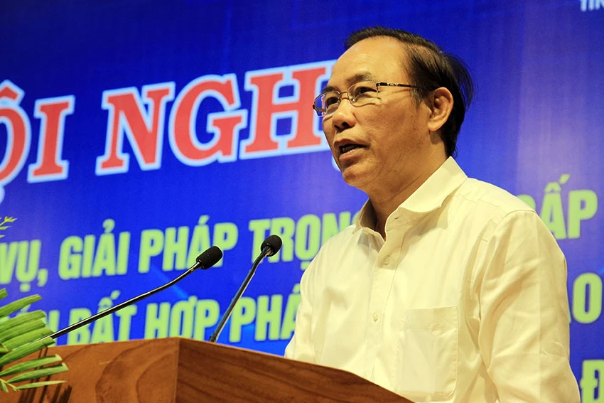 Thứ trưởng Bộ NN&amp;PTNT Phùng Đức Tiến phát biểu tại hội nghị. Ảnh: QN
