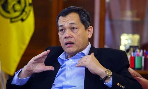 Chủ tịch Hamidin Amin bày kế để Malaysia đối đầu với Thái Lan và Việt Nam. Ảnh: FAM Chủ tịch Hamidin Amin bày kế để Malaysia đối đầu với Thái Lan và Việt Nam. Ảnh: FAM