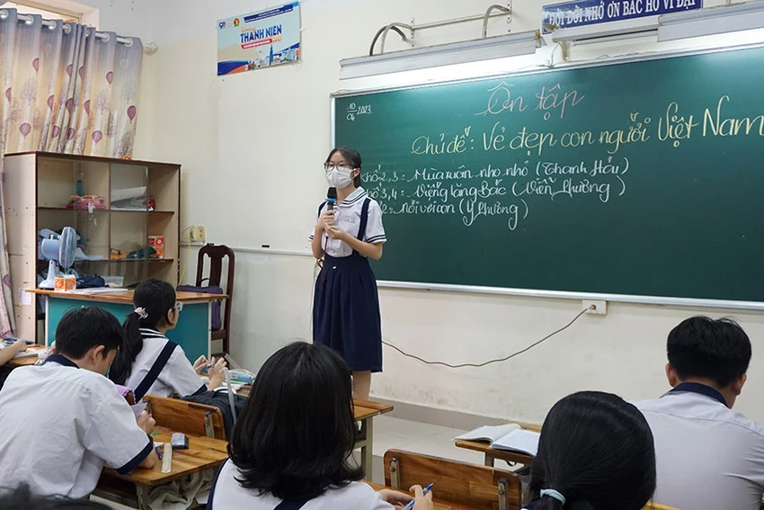 Bộ GD&amp;ĐT yêu cầu cơ quan quản lý nhà nước về giáo dục không quy định nộp hoặc trình sổ hộ khẩu, sổ tạm trú giấy khi thực hiện thủ tục hành chính của ngành. Ảnh: NQ