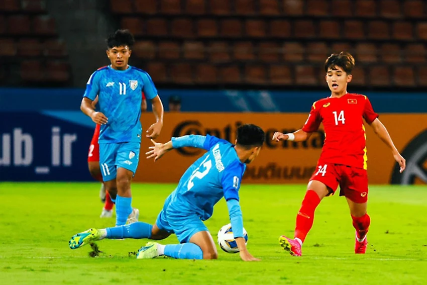 Hòa 1-1 trước U-17 Ấn Độ, thầy trò HLV Hoàng Anh Tuấn sớm gặp muôn vàn khó khăn. Ảnh: AFC