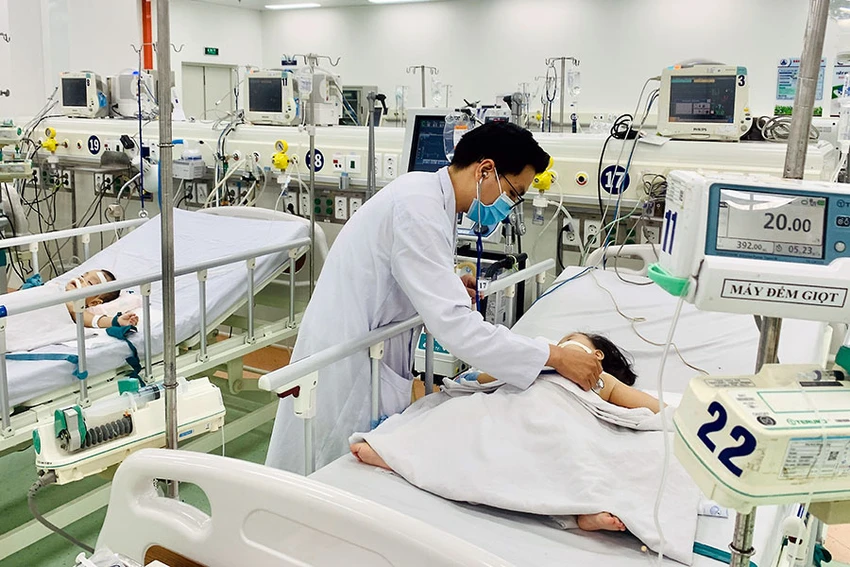 Bệnh nhi mắc bệnh tay chân miệng nặng đang điều trị tại BV Nhi đồng 1, TP.HCM. Ảnh: THẢO PHƯƠNG Bệnh nhi mắc bệnh tay chân miệng nặng đang điều trị tại BV Nhi đồng 1, TP.HCM. Ảnh: THẢO PHƯƠNG