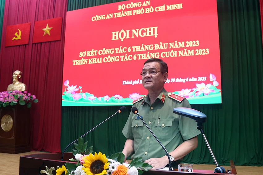 Thiếu tướng Lê Hồng Nam, Giám đốc Công an TP.HCM, phát biểu tại hội nghị. Ảnh: NGUYỄN TÂN Thiếu tướng Lê Hồng Nam, Giám đốc Công an TP.HCM, phát biểu tại hội nghị. Ảnh: NGUYỄN TÂN