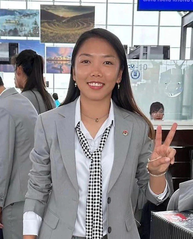 Huỳnh Như với chiếc khăn cổ quen thuộc khi thi đấu ở Bồ Đào Nha... Huỳnh Như với chiếc khăn cổ quen thuộc khi thi đấu ở Bồ Đào Nha...