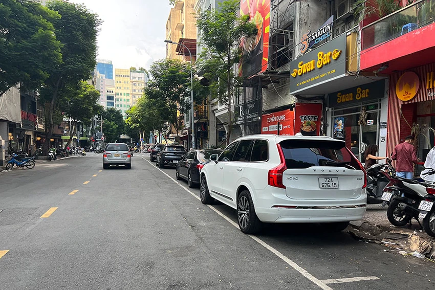 Đường Đông Du trở lại trật tự sau khi lực lượng chức năng vào cuộc quyết liệt. Ảnh: NGUYỄN YÊN Đường Đông Du trở lại trật tự sau khi lực lượng chức năng vào cuộc quyết liệt. Ảnh: NGUYỄN YÊN