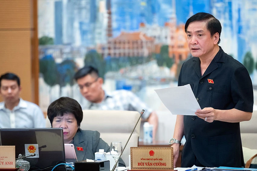 Tổng Thư ký Quốc hội Bùi Văn Cường thông tin về kỳ họp thứ sáu Quốc hội khóa XV dự kiến khai mạc vào ngày 23-10. Ảnh: PHẠM THẮNG Tổng Thư ký Quốc hội Bùi Văn Cường thông tin về kỳ họp thứ sáu Quốc hội khóa XV dự kiến khai mạc vào ngày 23-10. Ảnh: PHẠM THẮNG