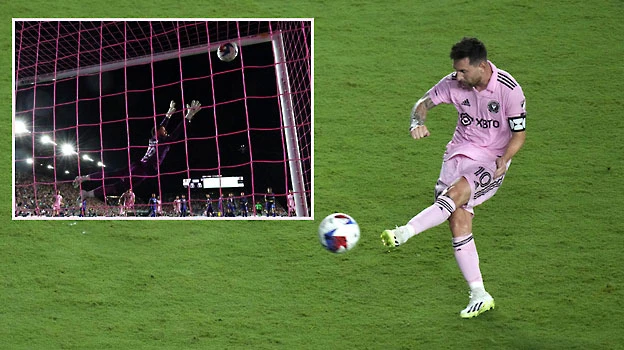 Messi sút phạt ấn định chiến thắng cho Inter Miami ở phút 90+3. Messi sút phạt ấn định chiến thắng cho Inter Miami ở phút 90+3.