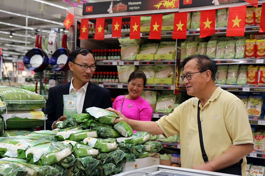 Các ý kiến cho rằng đây là thời cơ cho gạo Việt Nam mở rộng thị trường xuất khẩu. Ảnh: Q.HUY