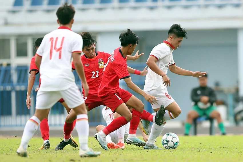 Chiến thắng đậm 4-1 trước Lào nhưng HLV Hoàng Anh Tuấn vẫn nhắc các học trò cần phải hoàn thiện hơn trong trận gặp Philippines. Ảnh: ANH THỎA Chiến thắng đậm 4-1 trước Lào nhưng HLV Hoàng Anh Tuấn vẫn nhắc các học trò cần phải hoàn thiện hơn trong trận gặp Philippines. Ảnh: ANH THỎA
