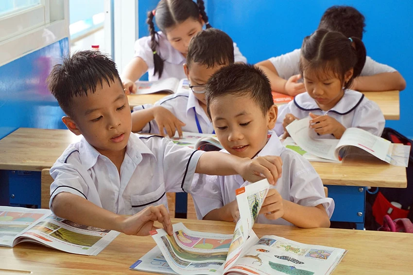 Học sinh lớp 1 Trường Tiểu học Thái Hưng, quận 8 trong ngày tựu trường. Ảnh: NGUYỄN QUYÊN Học sinh lớp 1 Trường Tiểu học Thái Hưng, quận 8 trong ngày tựu trường. Ảnh: NGUYỄN QUYÊN