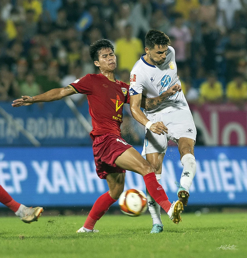 2_15_BAICHINH_V-League_vong4__HAGL_Namdinh_gapthoi.jpg