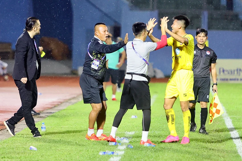 15_BAICHINH_Noluong_V-League.jpg