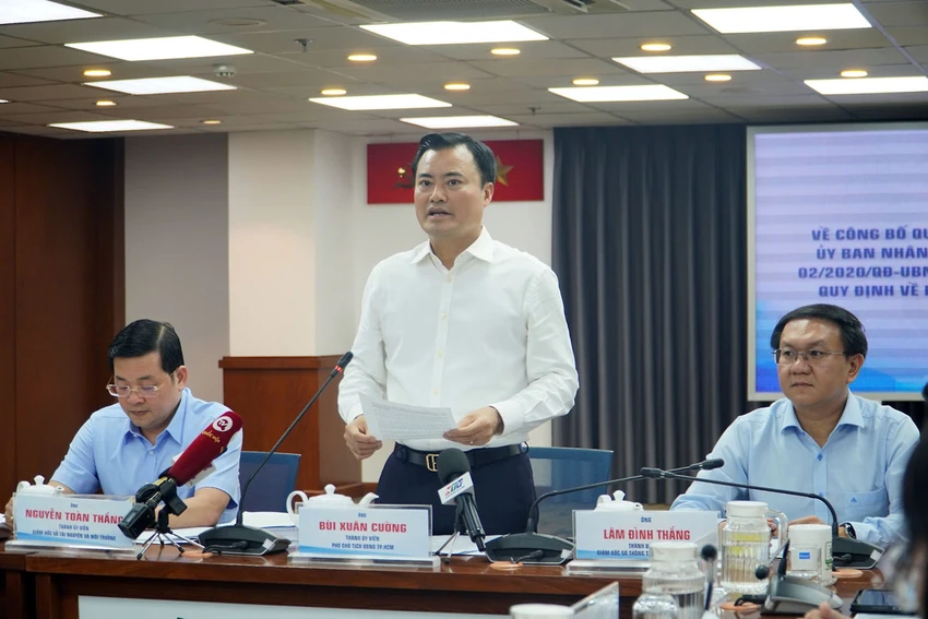 Phó Chủ tịch UBND TP.HCM Bùi Xuân Cường phát biểu tại buổi họp báo. Ảnh: NGUYỄN CHÂU