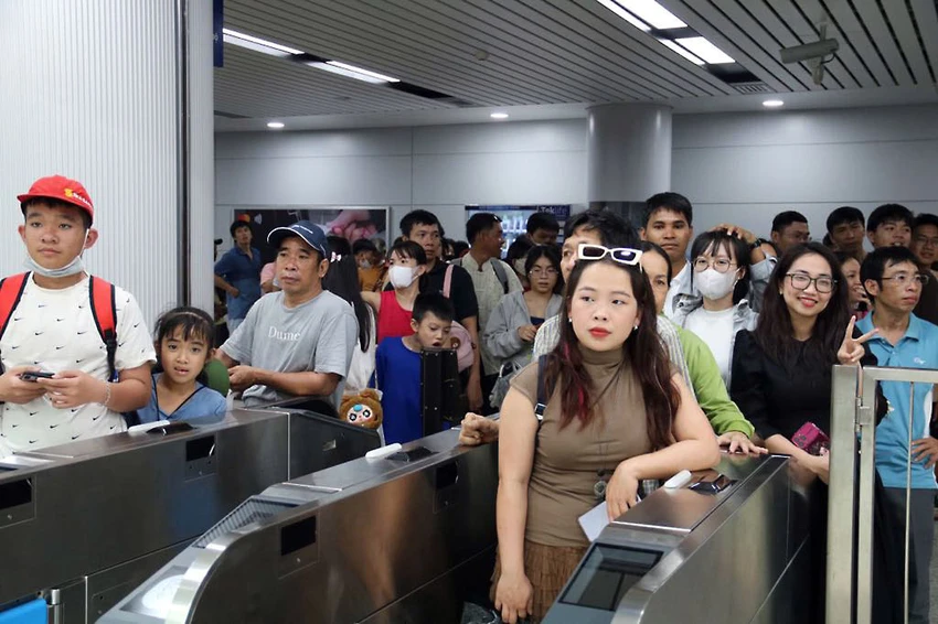 P8-9_Bai2_vietlong_metroTPHCMvaHaNoi_h2.jpg