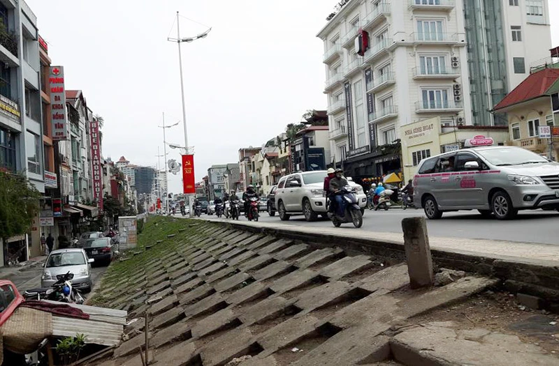 Hà Nội đề xuất hạ đê sông Hồng mở đường giao thông ảnh 1 Hà Nội đề xuất hạ đê sông Hồng mở đường giao thông ảnh 1