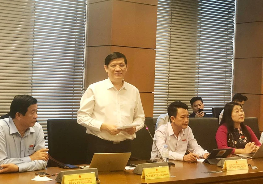 Ông Nguyễn Thanh Long trong lần phát biểu cuối cùng tại phiên họp tổ của Quốc hội ngày 26-5 với tư cách Bộ trưởng Bộ Y tế, ĐBQH khoá XV. Ông Nguyễn Thanh Long trong lần phát biểu cuối cùng tại phiên họp tổ của Quốc hội ngày 26-5 với tư cách Bộ trưởng Bộ Y tế, ĐBQH khoá XV.