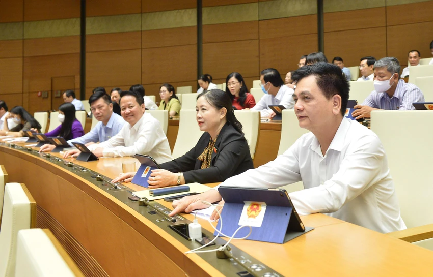 ĐBQH bấm nút thông qua Nghị quyết về chủ trương đầu tư dự án đường Vành đai 4 Vùng Thủ đô. ĐBQH bấm nút thông qua Nghị quyết về chủ trương đầu tư dự án đường Vành đai 4 Vùng Thủ đô.