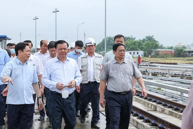 Thủ tướng Phạm Minh Chính thị sát, kiểm tra tiến độ dự án Metro đoạn Nhổn - ga Hà Nội. Ảnh: VGP