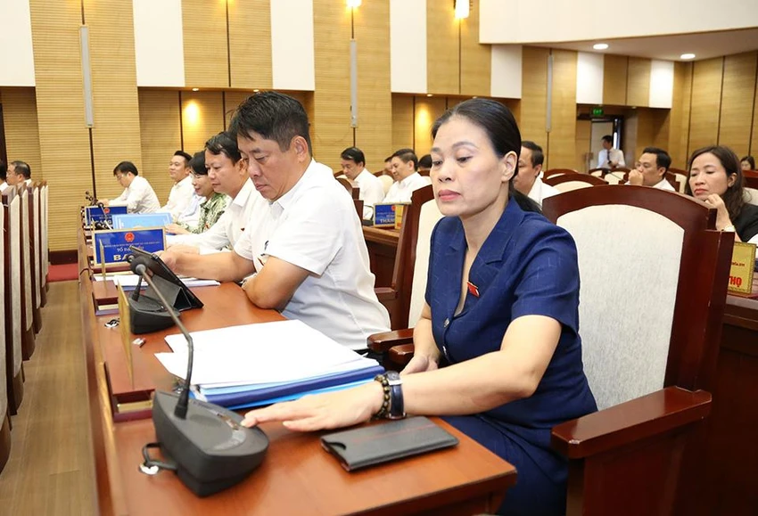 Các ĐB HĐND TP Hà Nội bấm nút thông qua Nghị quyết về quy định mức hỗ trợ, động viên đối với công chức, viên chức, lao động hợp đồng lĩnh vực y tế tại các cơ quan, đơn vị công lập trực thuộc TP Các ĐB HĐND TP Hà Nội bấm nút thông qua Nghị quyết về quy định mức hỗ trợ, động viên đối với công chức, viên chức, lao động hợp đồng lĩnh vực y tế tại các cơ quan, đơn vị công lập trực thuộc TP
