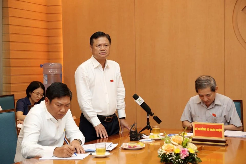 Đại biểu Vũ Đức Bảo, Trưởng ban Tổ chức Thành uỷ Hà Nội phát biểu tại buổi họp. Đại biểu Vũ Đức Bảo, Trưởng ban Tổ chức Thành uỷ Hà Nội phát biểu tại buổi họp.