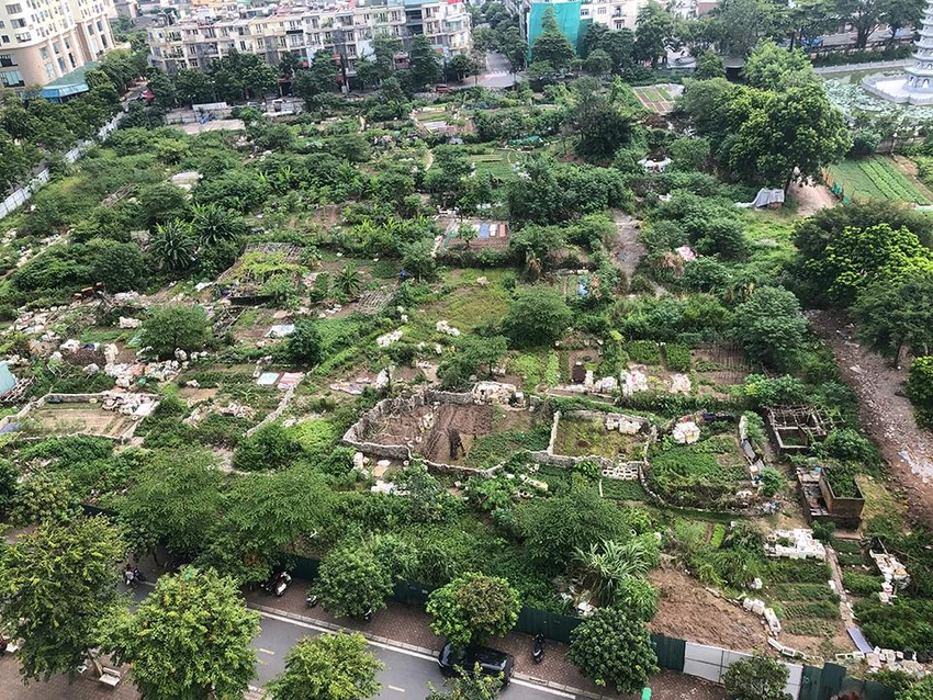 Một trong những dự án ôm đất, chậm triển khai tại địa bàn quận Hoàng Mai, Hà Nội. Một trong những dự án ôm đất, chậm triển khai tại địa bàn quận Hoàng Mai, Hà Nội.