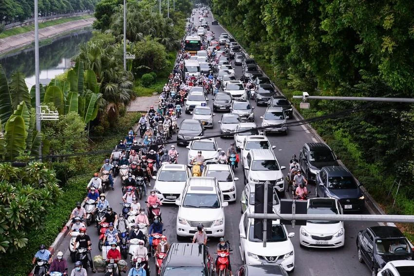 Hà Nội mong muốn đề án thu phí ô tô vào nội đô sẽ giảm được tình trạng ùn tắc giao thông đang ngày càng gia tăng. Ảnh: Phi Hùng Hà Nội mong muốn đề án thu phí ô tô vào nội đô sẽ giảm được tình trạng ùn tắc giao thông đang ngày càng gia tăng. Ảnh: Phi Hùng