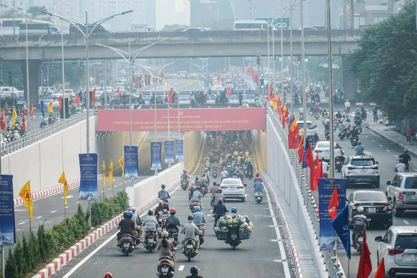 Hà Nội đang nghiên cứu nhiệm vụ điều chỉnh Quy hoạch chung xây dựng Thủ đô, trong đó định hướng lập nhiều trục đô thị và các thành phố vệ tinh để giãn dân nội đô. Ảnh: PHI HÙNG