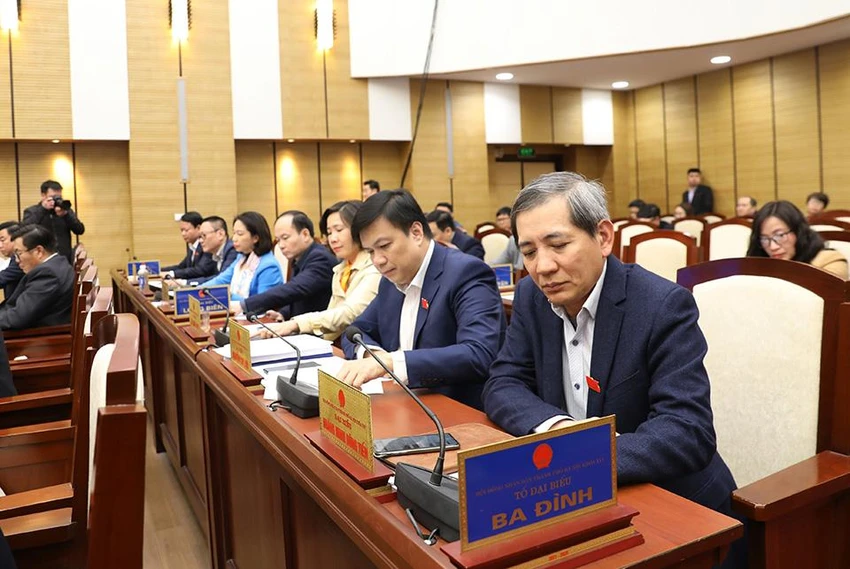 Các đại biểu HĐND TP Hà Nội bấm nút biểu quyết thông qua Nghị quyết về Kế hoạch phát triển kinh tế-xã hội năm 2023 của thành phố. (Ảnh: TP) Các đại biểu HĐND TP Hà Nội bấm nút biểu quyết thông qua Nghị quyết về Kế hoạch phát triển kinh tế-xã hội năm 2023 của thành phố. (Ảnh: TP)