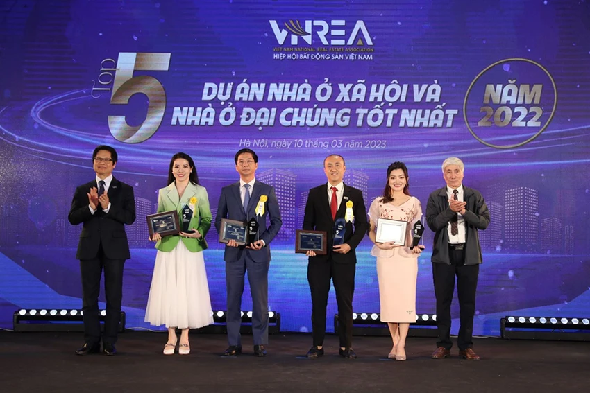 Tại diễn đàn, đại diện các chủ đầu tư các dự án nhà ở xã hội tốt nhất đã được vinh danh (Ảnh: Trọng Phú) Tại diễn đàn, đại diện các chủ đầu tư các dự án nhà ở xã hội tốt nhất đã được vinh danh (Ảnh: Trọng Phú)