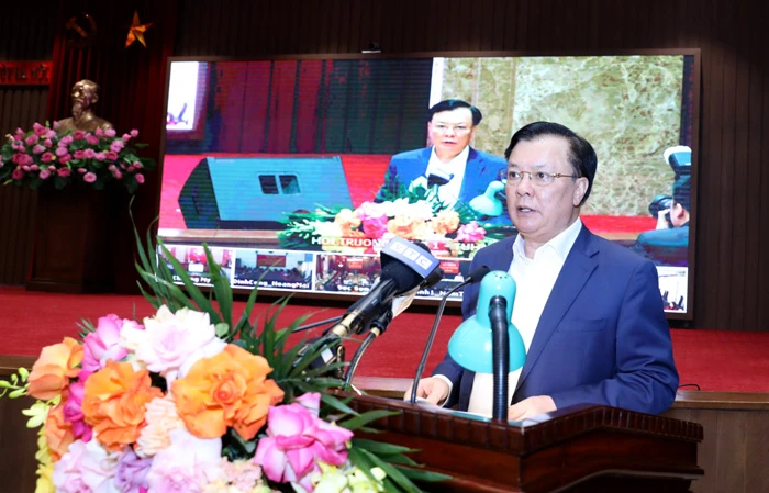 Bí thư Thành uỷ Hà Nội Đinh Tiến Dũng. Bí thư Thành uỷ Hà Nội Đinh Tiến Dũng.